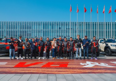 V6火炮上市即交付 魏建军兑现承诺亲自为首批用户交车