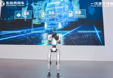 东风商用车亮剑！6车7动力震撼武汉车展