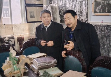 郑州作家魏清海、梦情等参观大河博物馆 
