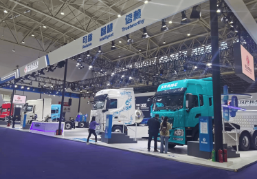 能上绿牌 续航无忧 东风天龙KL增程混动重卡亮相武汉车展